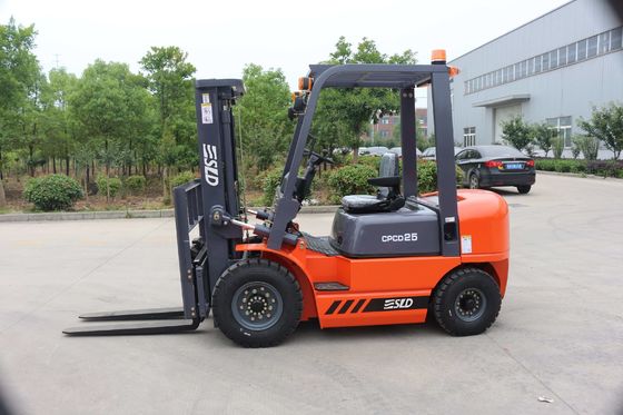 Sollevi il carrello elevatore a forcale diesel di altezza 3000mm con il dispositivo catalitico a tre corsie