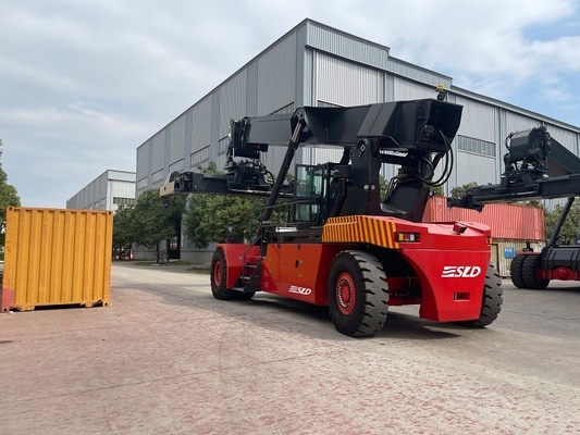 Servizio di imballaggio di contenitori rossi Peso 71400 kg Scarico