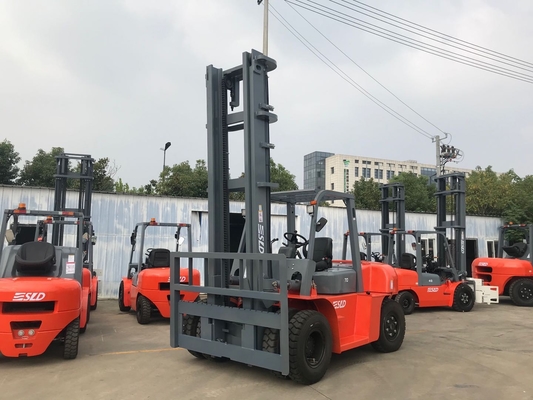 7 altezza di elevazione 6m dell'albero della fase di Ton Diesel Forklift Truck With 2
