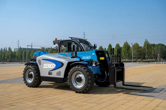 Caricatore telescopico 7m 14m 17m del carrello elevatore da 3 tonnellate con il motore diesel CUMMINS