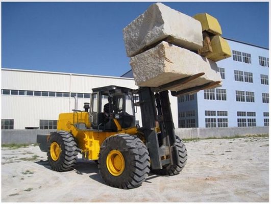 Quattro x quattro 15 tonnellate tutto il carrello elevatore a forcale del terreno ruvido del terreno