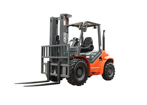 Controbilanci 4WD 4X4 2,5 tonnellate di 3000mm di carrello elevatore del terreno ruvido