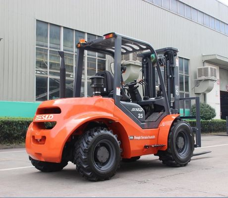 Controbilanci 4WD 4X4 2,5 tonnellate di 3000mm di carrello elevatore del terreno ruvido