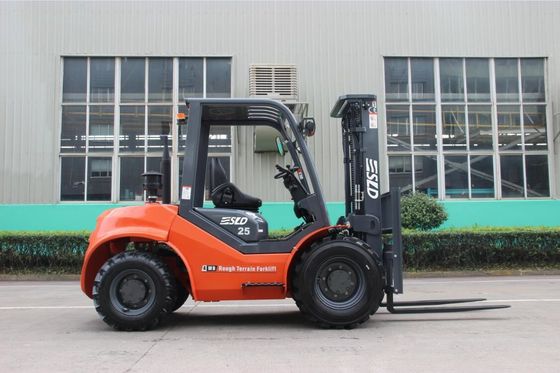 Controbilanci 4WD 4X4 2,5 tonnellate di 3000mm di carrello elevatore del terreno ruvido