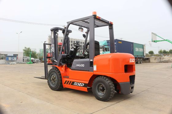 3 Ton Diesel Counterbalance Forklift Truck con la gomma pneumatica a quattro ruote