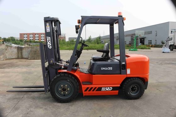Il carrello elevatore a forcale diesel idraulico ha valutato la capacità 3500Kgs con OPS/ORS Seat