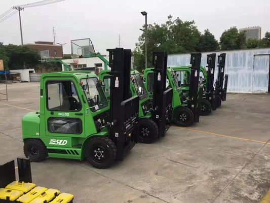 Altezza di elevazione 4m 3 Ton Diesel Forklift CPCD30 con la cabina chiusa piena